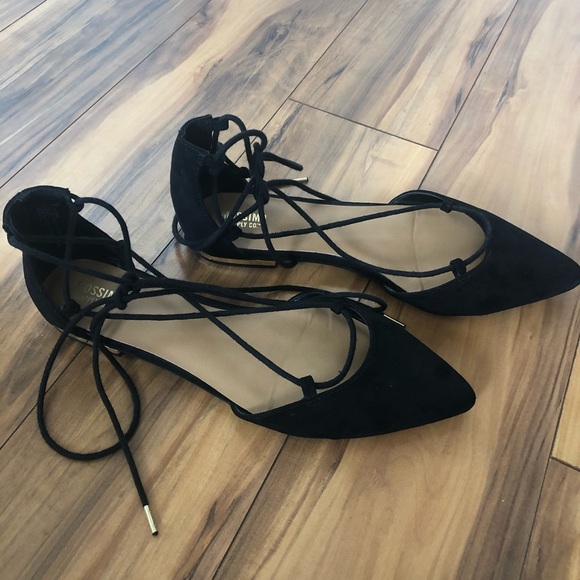 Tie up flats - Picture 2 of 3